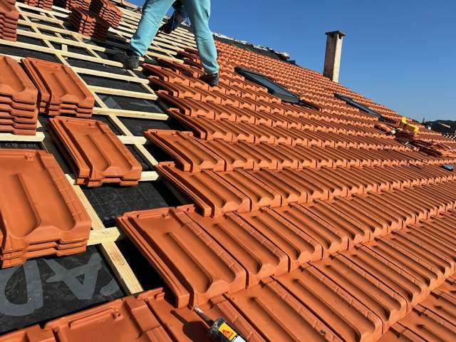 Création, rénovation et traitement de charpentes et couvertures.